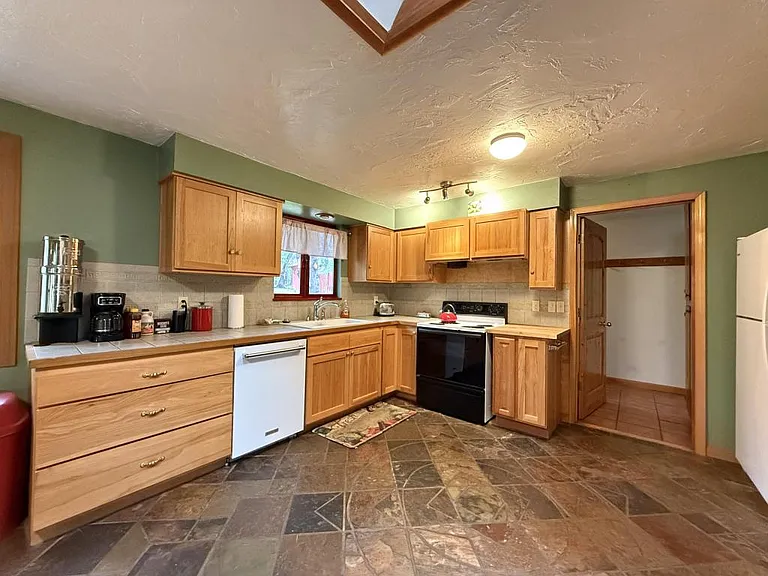 9042 Monument Dr — Photo 7