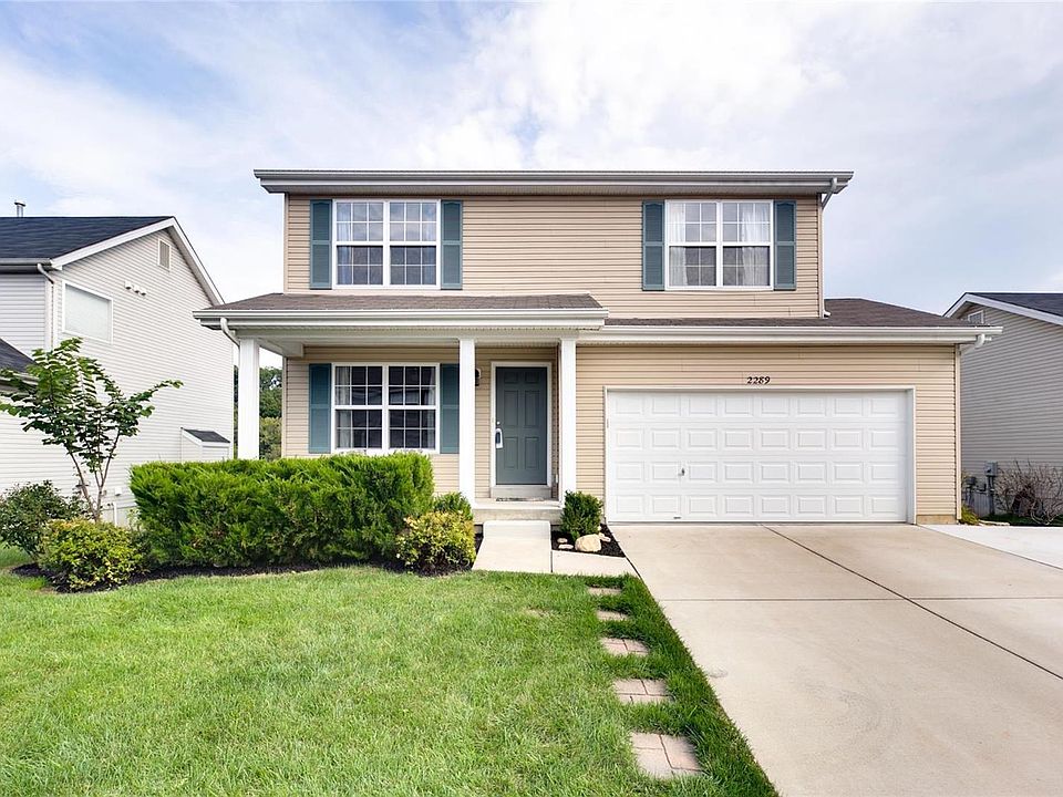 Great curb appeal greats you as you enter!