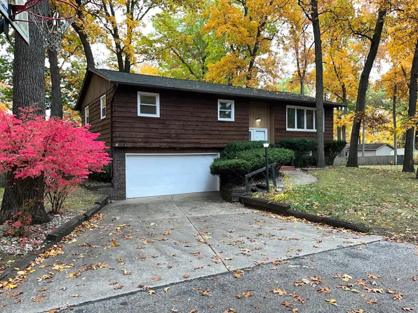 727 S Shore Dr, Portage, MI 49002