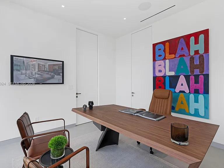 501 Palm Dr — Photo 47