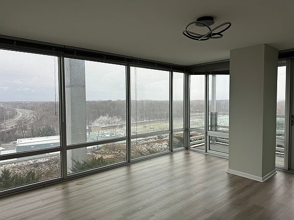 5th image of 9655 Woods Drive #1010