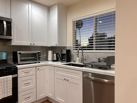 3rd image of 1404 N Brighton St #1404