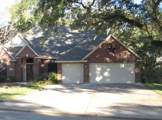 608 Enchanted Oaks Dr, Angleton, TX 77515