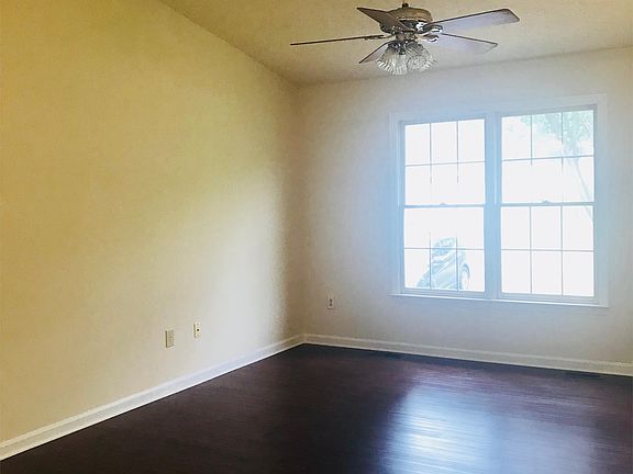 3rd image of 10909 Peach Tree Dr