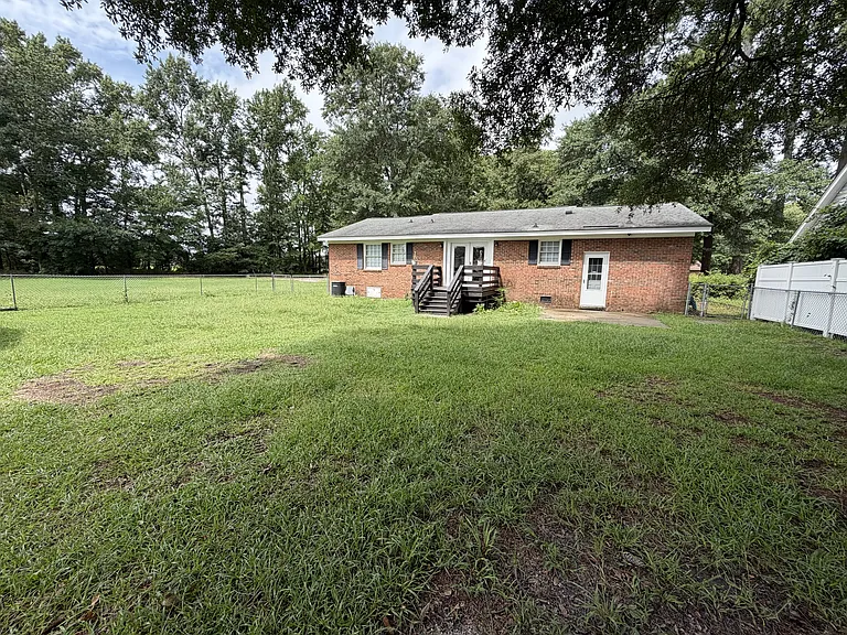 3710 Robinson St — Photo 31