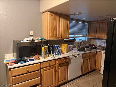 4228 Kona Coast Way, Las Vegas, NV 89121, photo 4