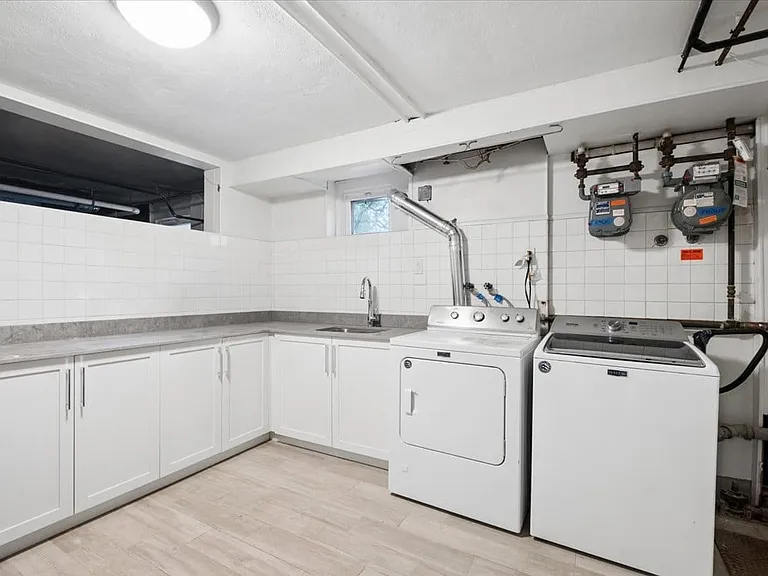 54 Park Cir — Photo 34