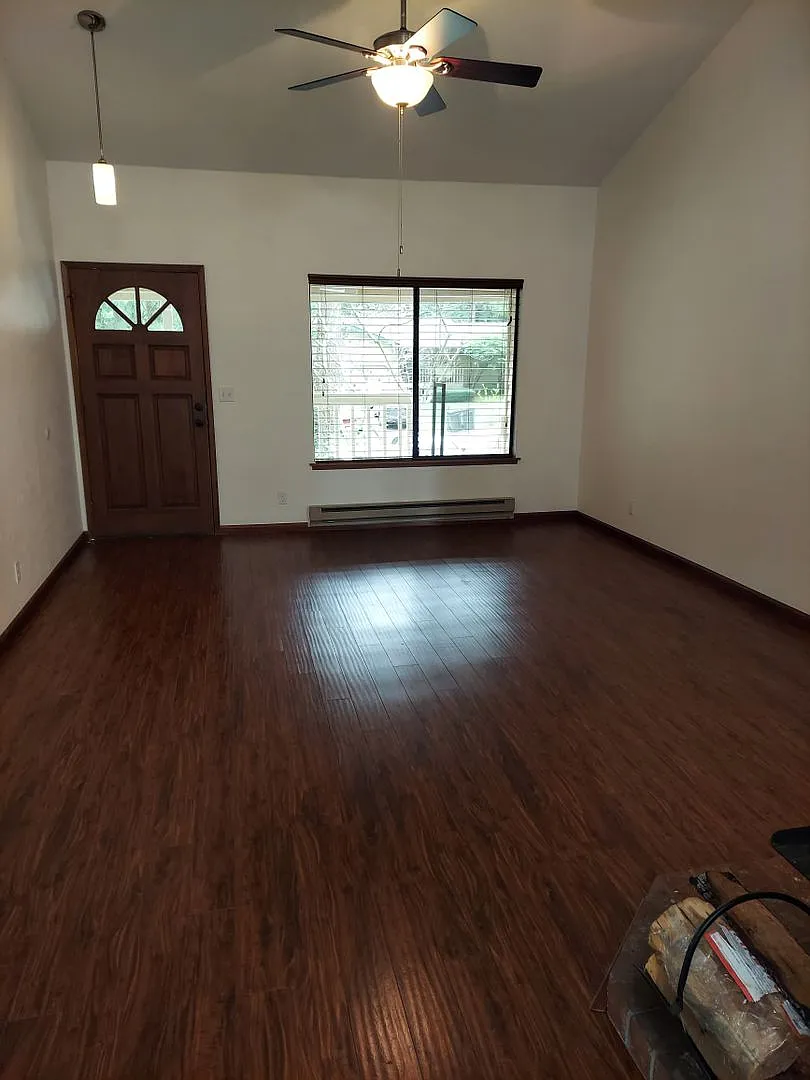 50 -54 NW Lopez Lane — Photo 3
