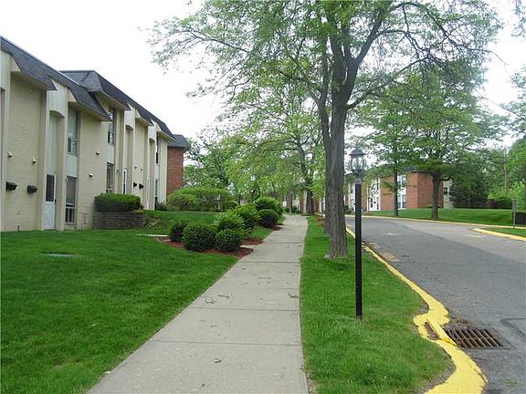 2nd image of 336 College Park Dr