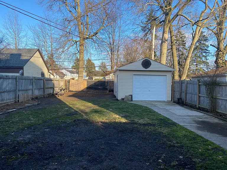 Silsby Rd — Photo 13