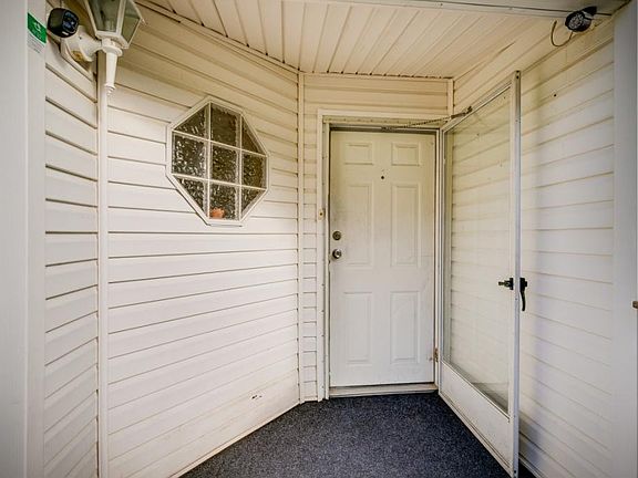 4th image of 139 Alexander Crossing Dr