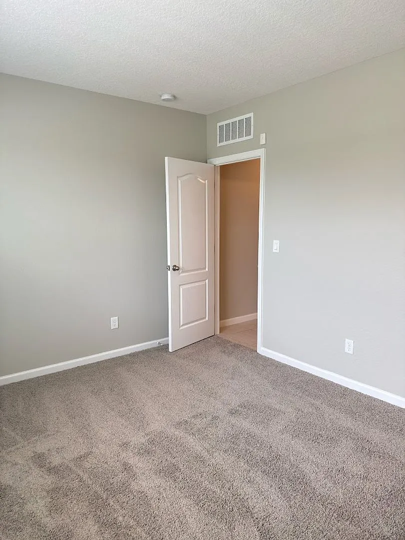 123 College Street — Photo 4