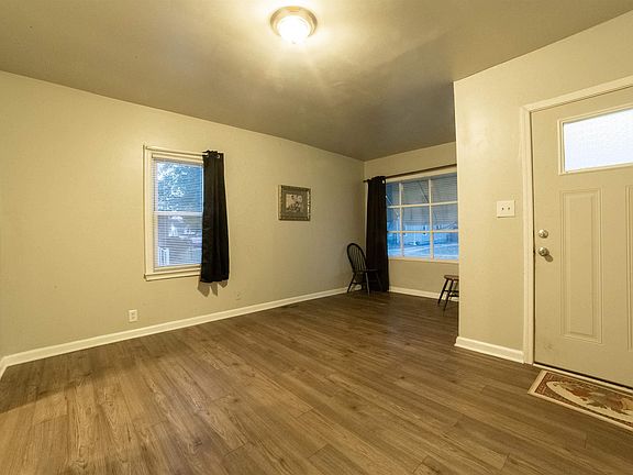 3rd image of 1116 S Harlan Ave