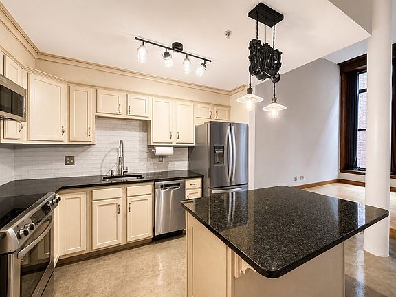 5th image of 172 Middle St APT 206