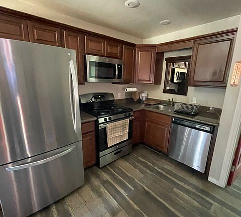 3rd image of 696 Highland Ln