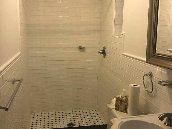 5th image of 360 W 53rd St APT 4RR