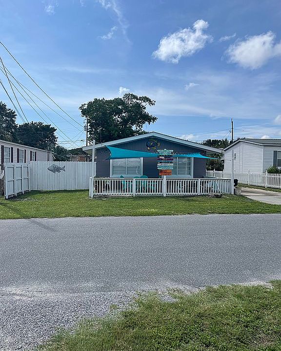 2nd image of 213 Deluna Pl