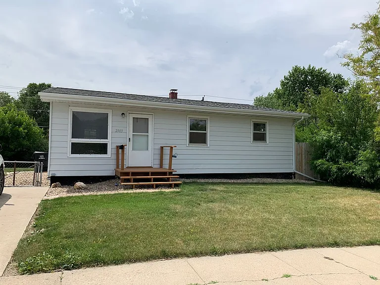 2303 Walnut Dr — Photo 1