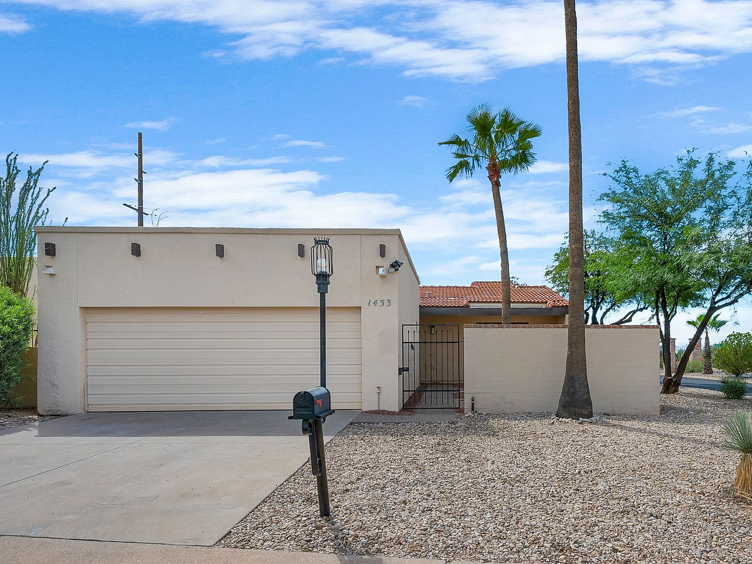2 bed, 1262 sqft, $2,050 — Photo 2