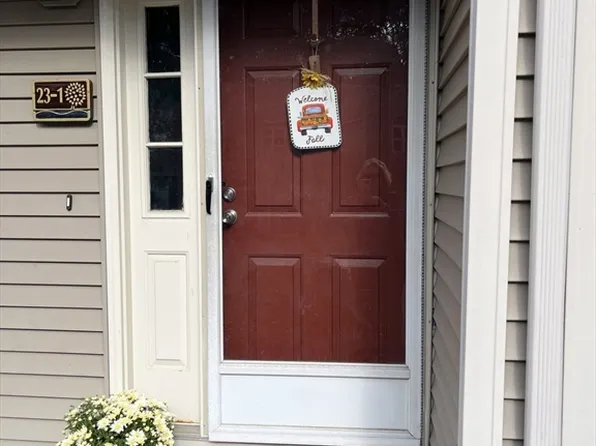 23 Thayer Pond Dr Unit 1, Oxford, MA 01540