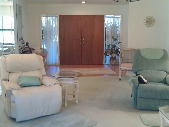 3rd image of 986 Charlemagne Blvd