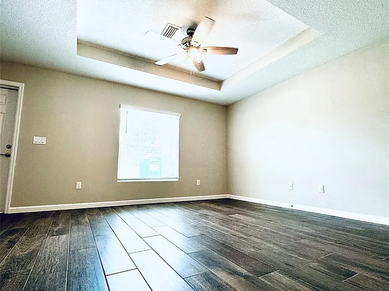 1086 SW Eureka Ave — Photo 7