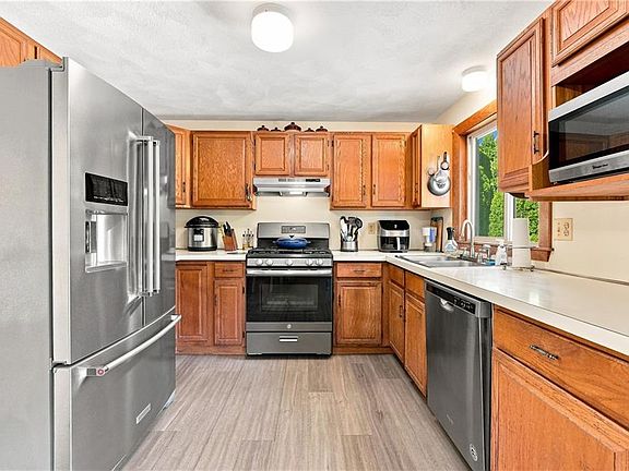 2nd image of 18 Lunn St