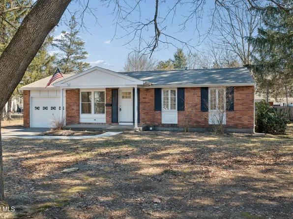 21 Foxhall Drive, Saratoga Springs, NY 12866