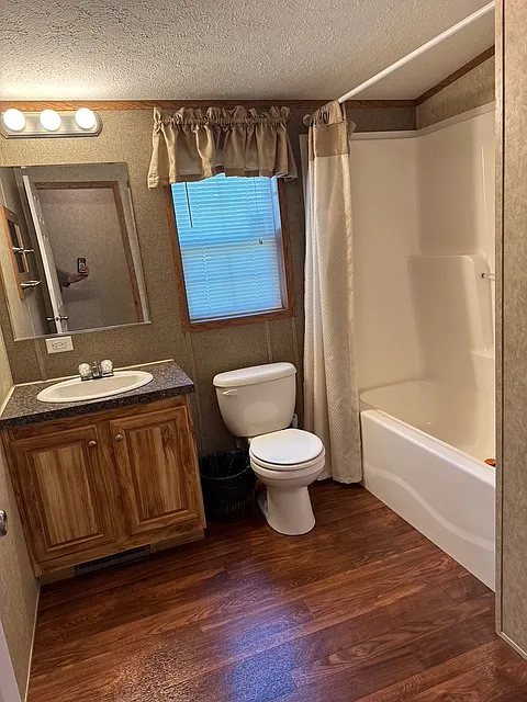 2 bed, 1200 sqft, $2,099 — Photo 4