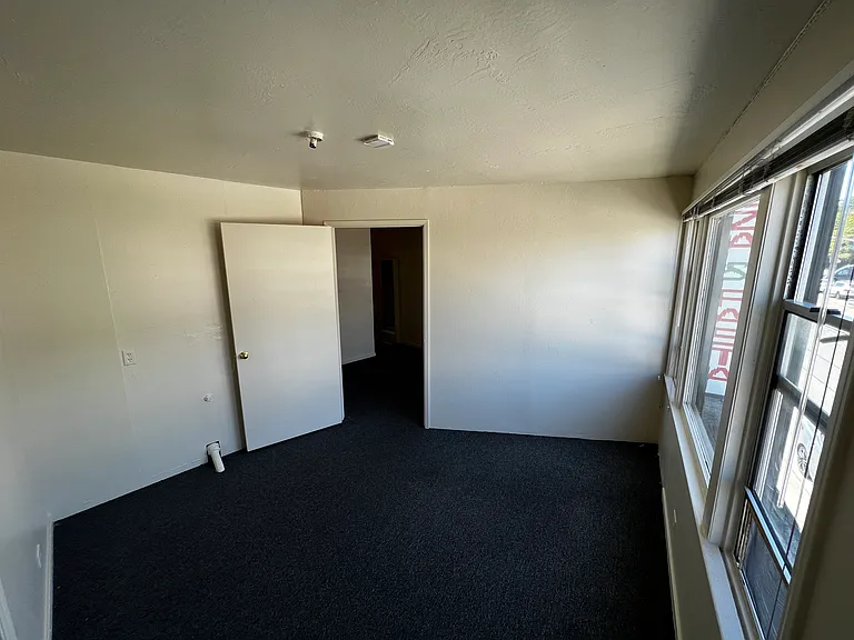 2413 Mission St #A — Photo 7