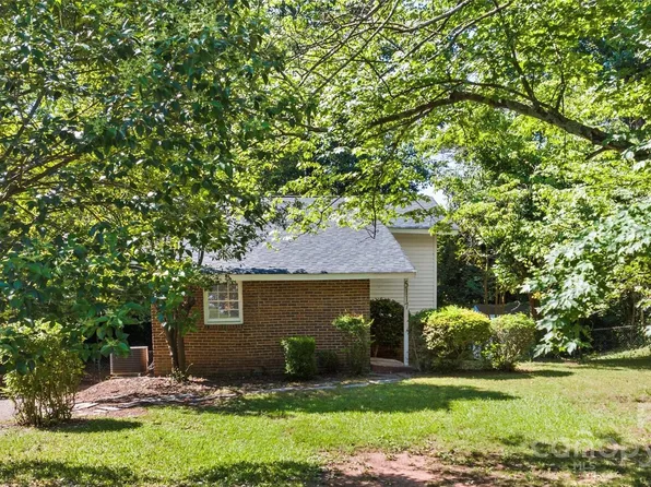 5117 Grapevine Dr, Charlotte, NC 28217