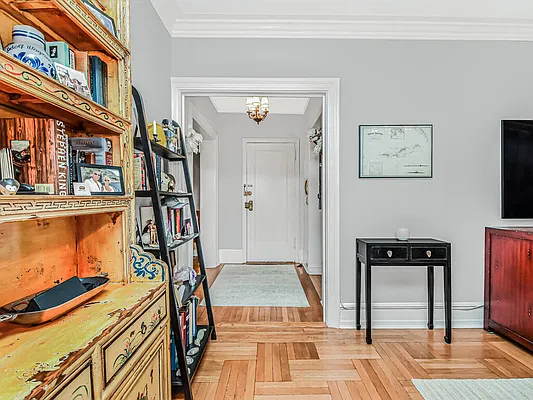Sold by Re/Max In The City | media 7