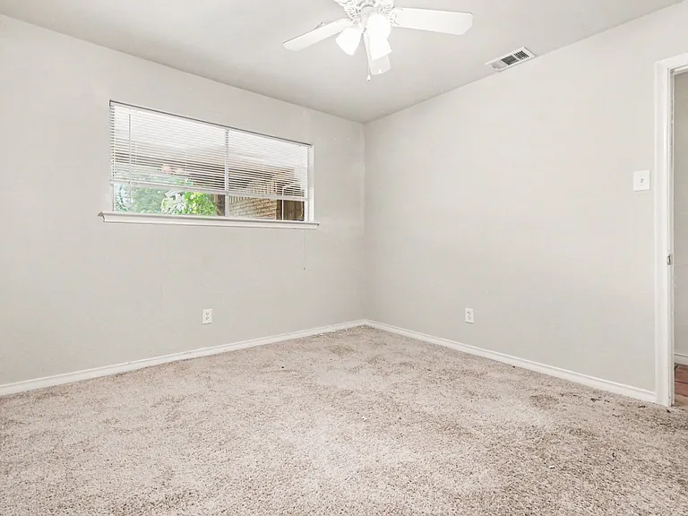 8615 Skyline Dr — Photo 13