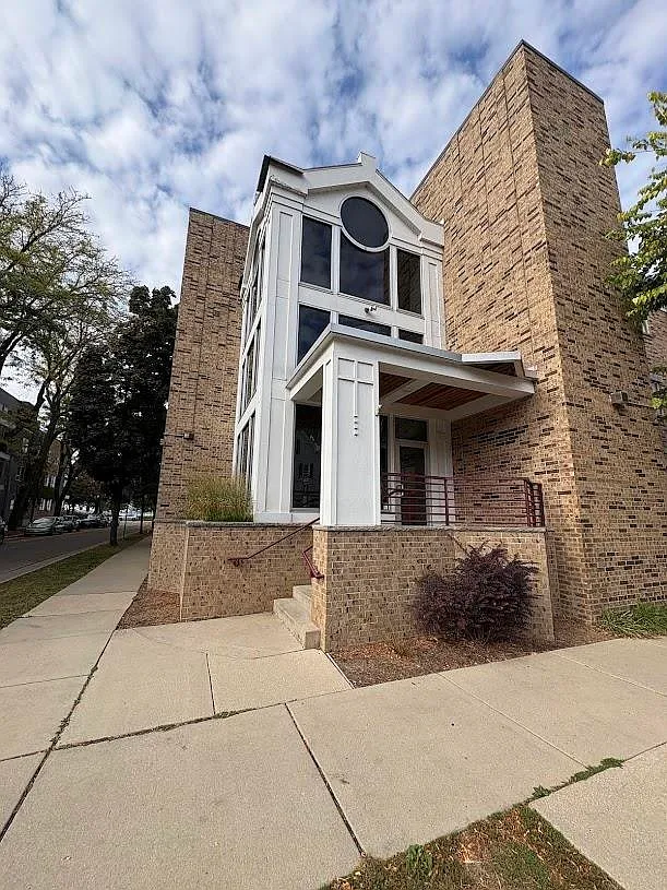 1 bed, 1.0 bath, 700 sqft, $1,700 — Photo 1
