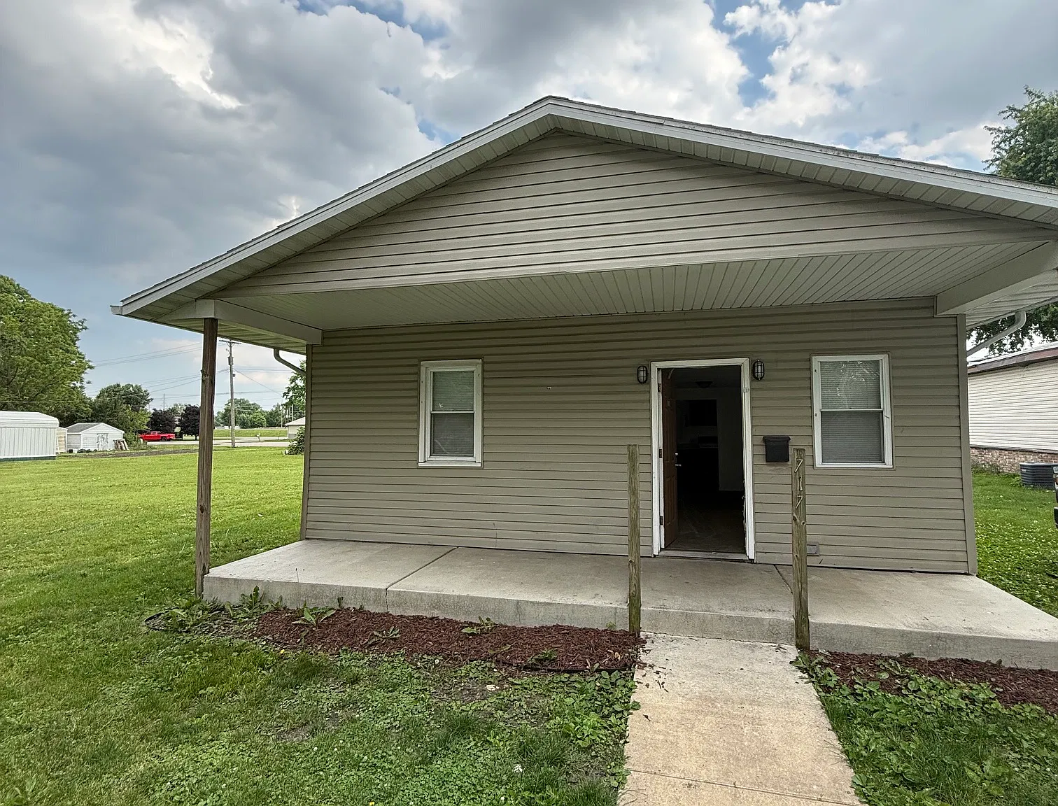 Moultrie Ave, Mattoon — Photo 1