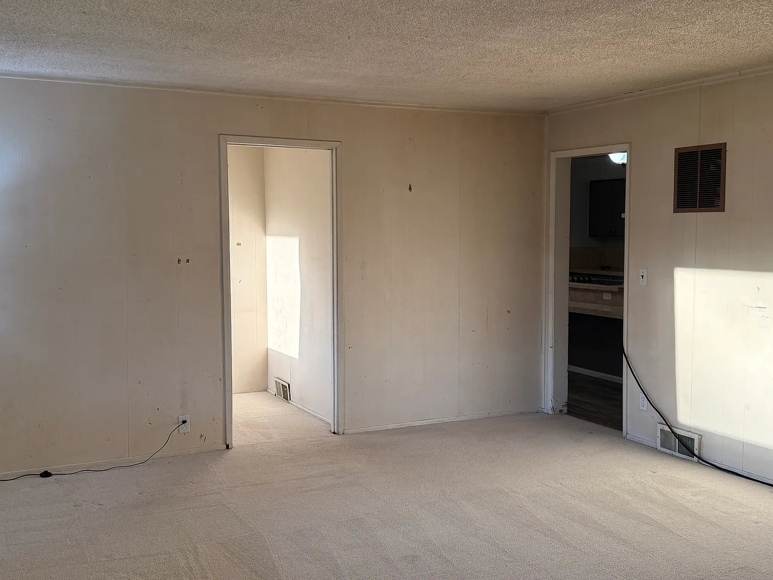4 bed, 1340 sqft, $2,600 — Photo 4