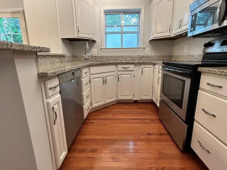 8021 Merry Oaks Ct — Photo 15