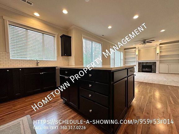 4th image of 2411 Burlwood St NE