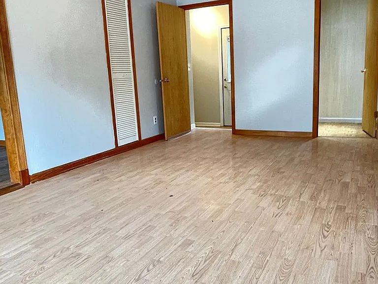 10909 Leavenworth St — Photo 7