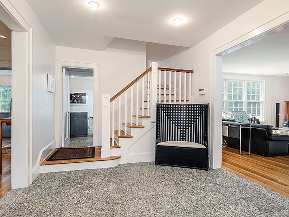 3rd image of 25 Clubway Ln