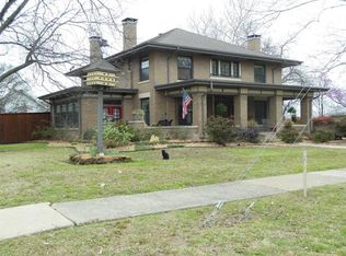 305 W 5th St, Bonham, TX 75418