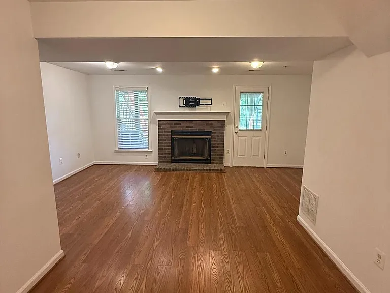 1554 Beverly Ct — Photo 38