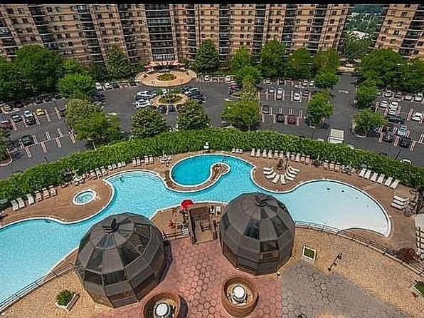 8370 Greensboro Dr APT 212, Mc Lean, VA 22102