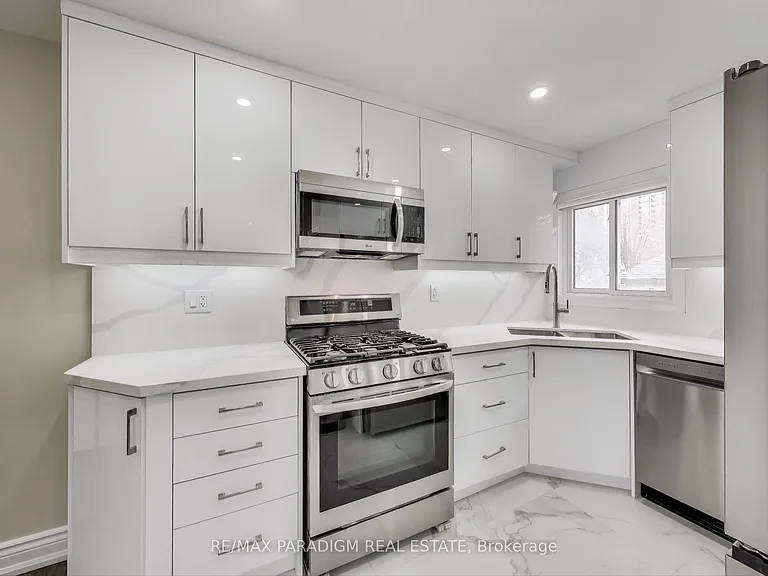 36 Rideout St #UPPER — Photo 6