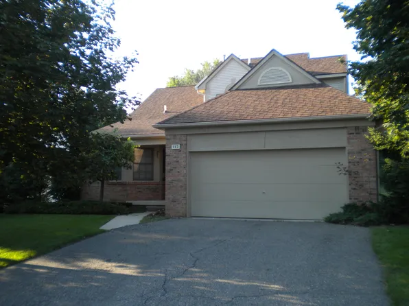 112 Maplewood Ct, South Lyon, MI 48178