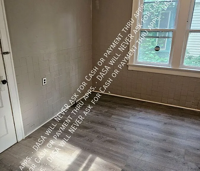 31 Mona St #LOWER — Photo 12