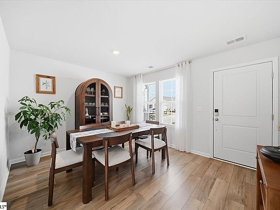 3rd image of 181 Braxton Dr