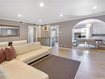 136 S Swall Dr APT 3, Los Angeles, CA, 90048