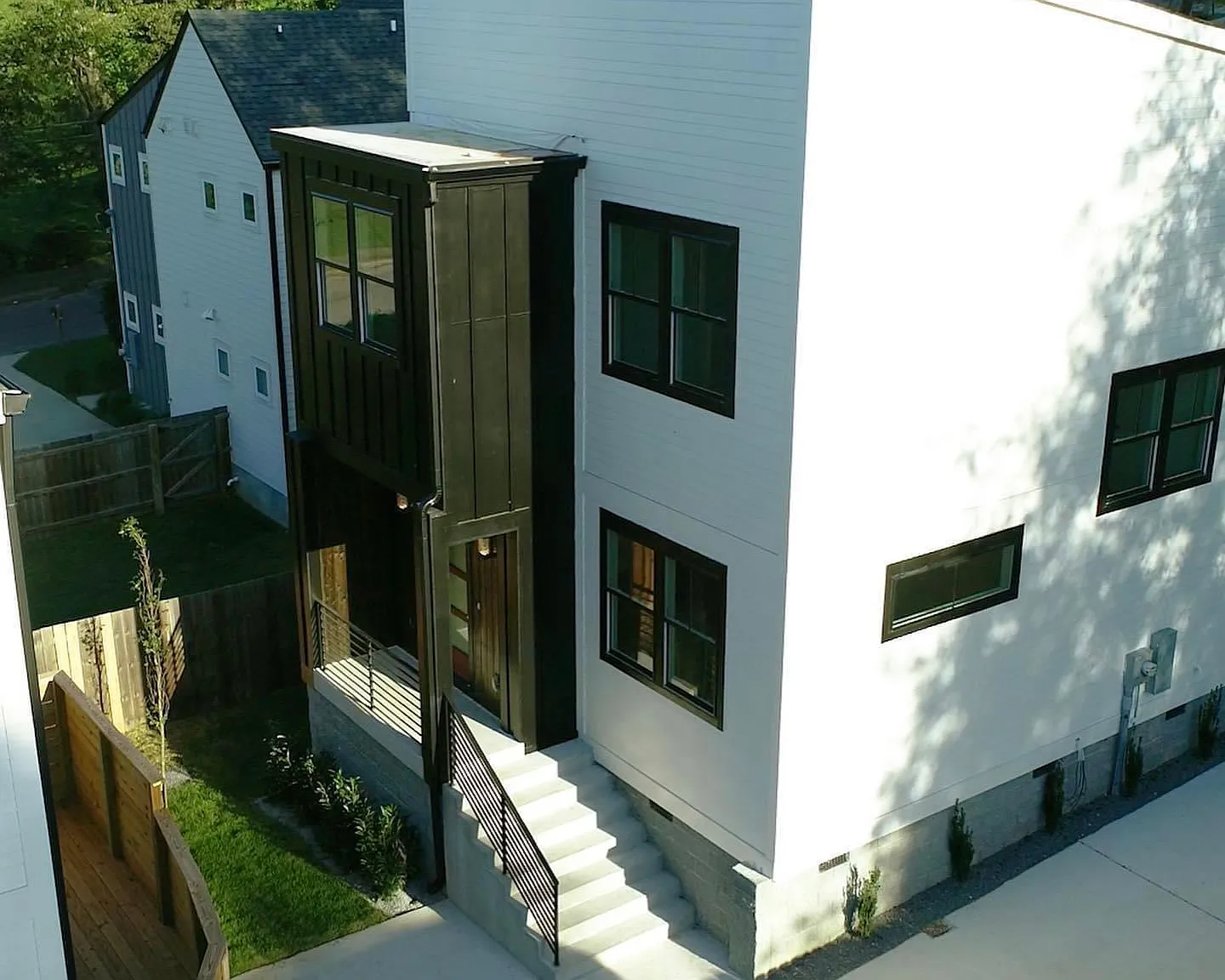 1103B Cecilia Ave — Photo 1