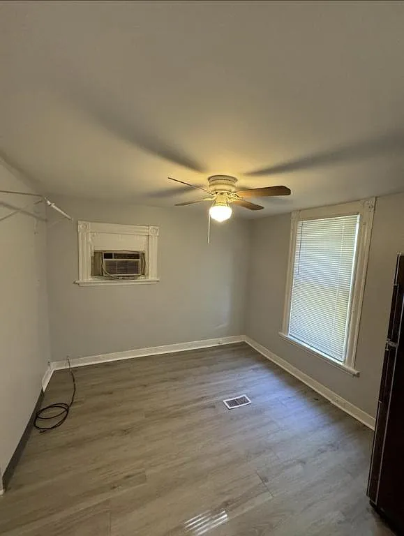 4606 Ward St — Photo 2